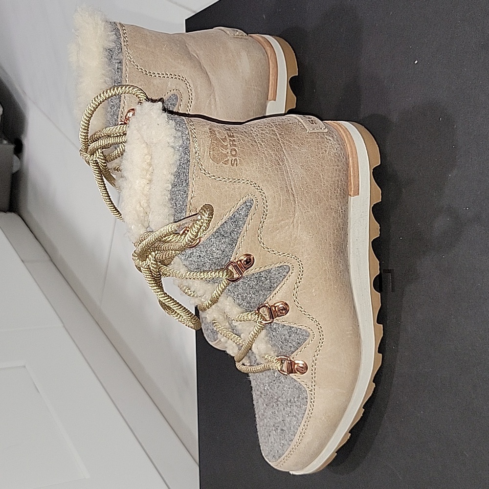 Sorel tan & grey faux shearling bootie